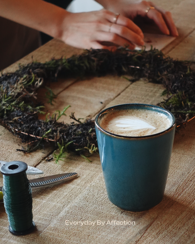 Christmas Wreath Making Workshop With Festive Desserts and Drinks