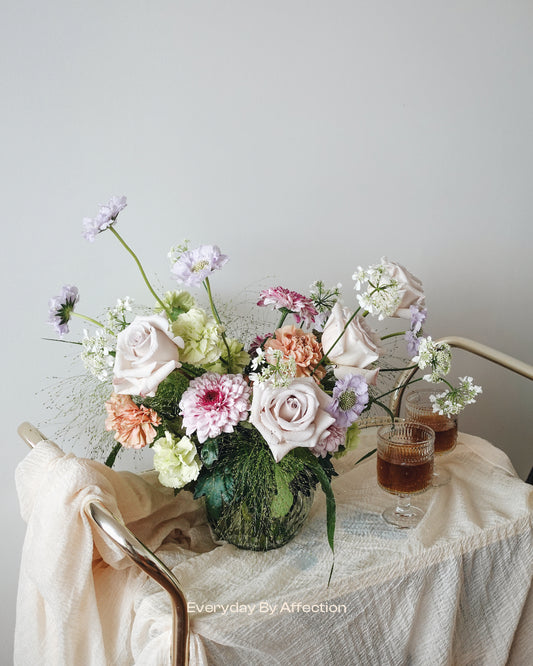 dusty pink rose flower centrepiece in a glass vase