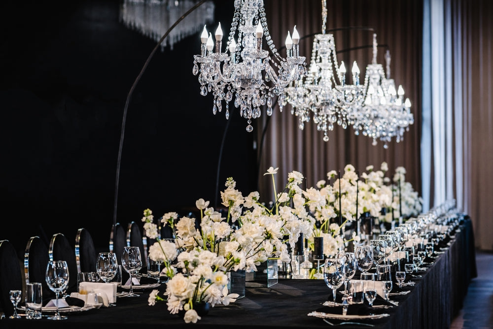 luxurious white flower table scape in a restaurant